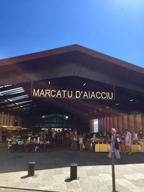 Ajaccio Centre Vieille Ville Imperiale Tt Confort Ttes Commodites 3 A 4 Pers Cathedrale A 300M Mer Port Marche Local Plages المظهر الخارجي الصورة